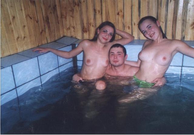 Голенькие славянки отдыхают в бане - 2
