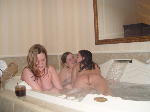 Подборка секса подружек лесбиянок в ванной комнате - 3